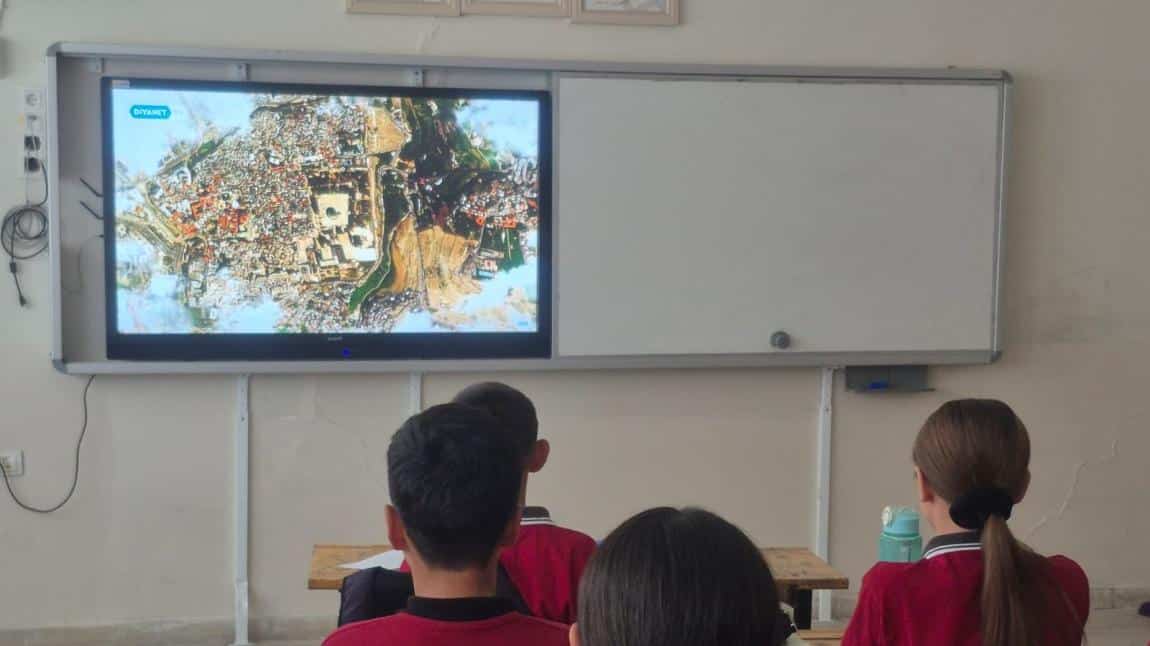 OKULUMUZDA TÜM SINIFLARDA FİLİSTİN FARKINDALIK ETKİNLİKLERİ KAPSAMINDA VİDEOLAR İZLETİLİP AÇIKLAMALAR YAPILDI